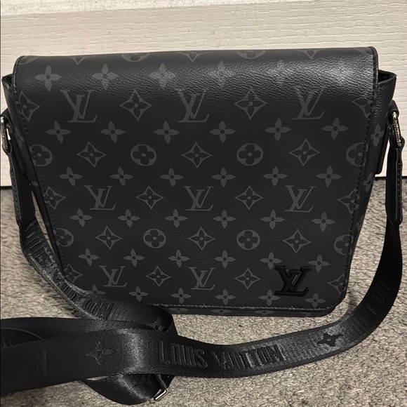 Louis Vuitton Black Monogram Men's Bag - Picture 1 of 5